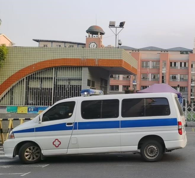 公安救护车出租护送骨折病人一公里多少钱